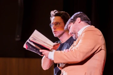 fotografie ze scénického čtení, zdroj: listovani.cz